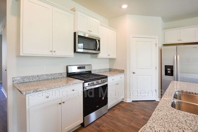 Photo - 411 Zenith Blvd