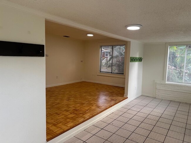 Photo - 424 Wildwood Way