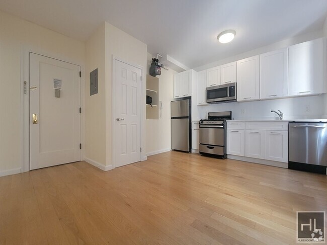 Building Photo - AMAZING STUDIO APARTMENT!! AMAZING DEAL! W...