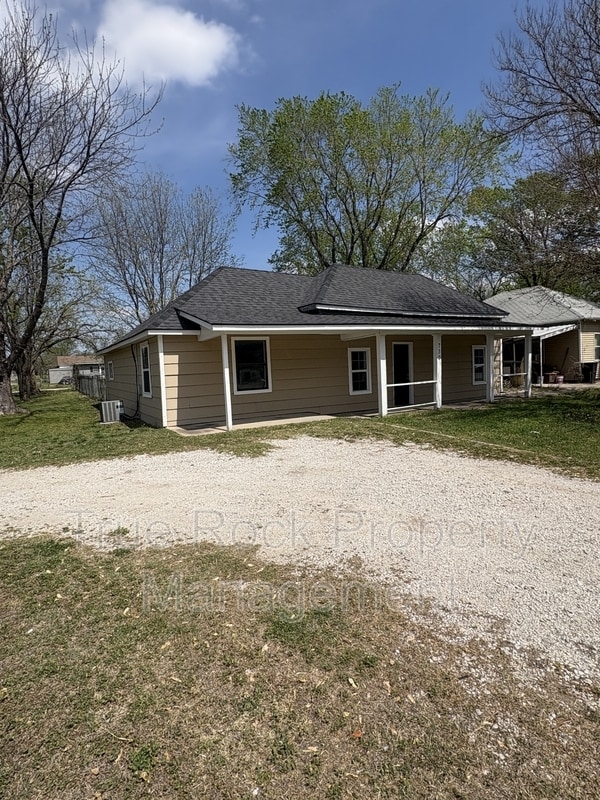 Photo - 730 W 8th St