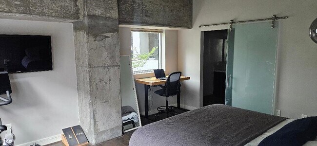 Photo - 2000 Bagby St Unidad 3441