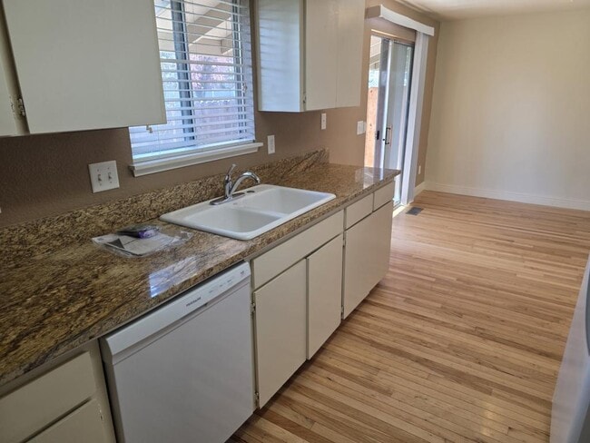 Photo - 300 Shafer Ln