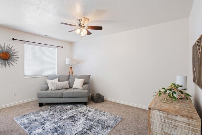Photo - Beautiful 3 Bedroom Townhome In Hidden Valley Heights