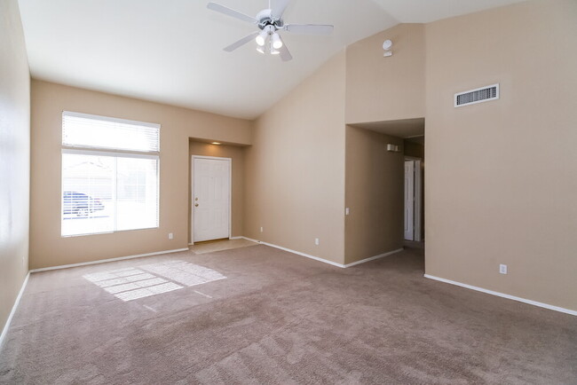 Photo - 1370 W Gary Dr