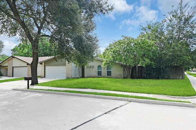 Photo - 2239 Fairgreen Dr Rental