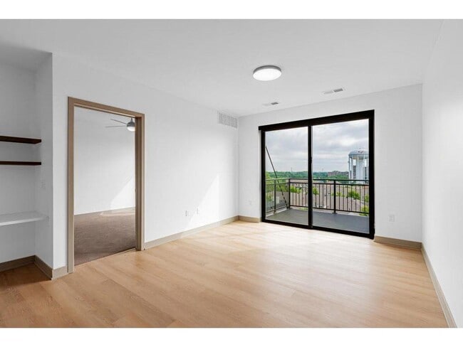 Photo - 640 Wisconsin Ave N Unit 636