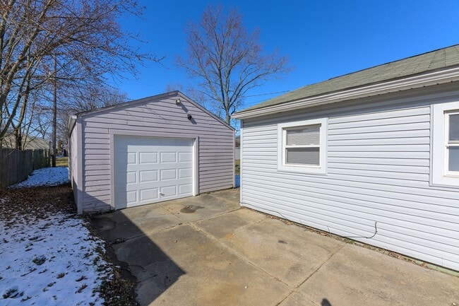 Photo - Fully Furnished 3 Bedroom Home