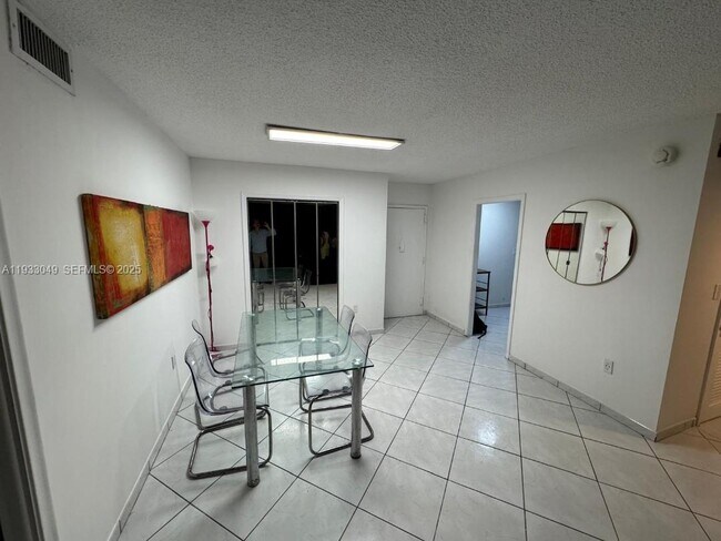 Photo - 5750 Collins Ave Unidad 10J