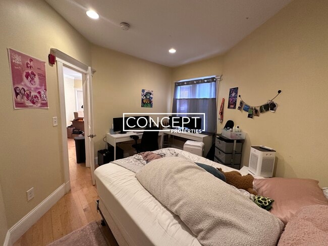 Building Photo - 156 Magazine St Unit 23