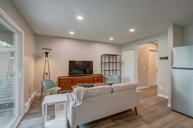 Photo - 1230 E Dayton St Unit 2