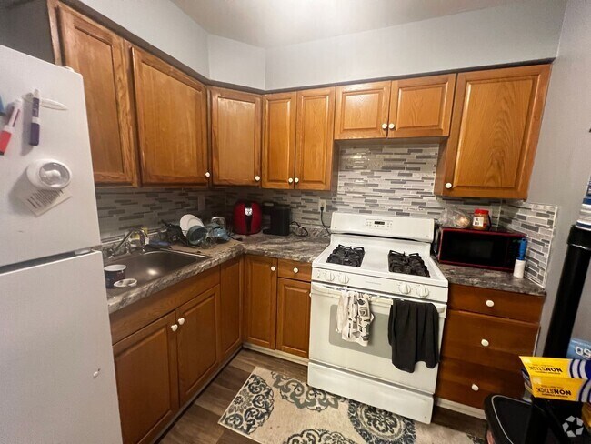 Building Photo - 616 N 33rd St Unit 1st 2nd -3rd fl Rental