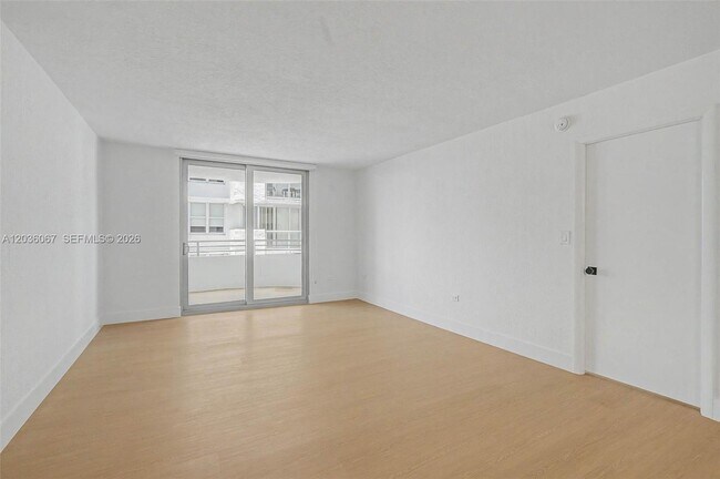 Photo - 5555 Collins Ave Unit 7B