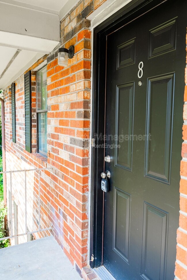 Building Photo - 129 Hillcrest Dr Unit 8