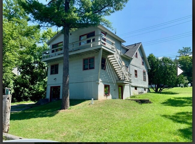 Photo - 918 Danby Rd