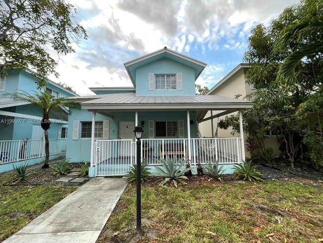 Photo - 325 NW 19th Ln