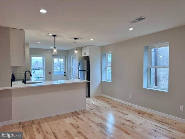 Photo - 2821 W Girard Ave Unit 3RD FLOOR