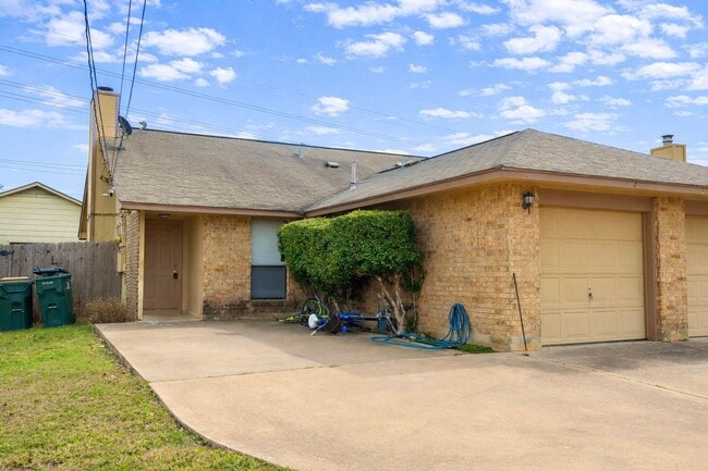 Building Photo - 312 Tamara Dr Unit A