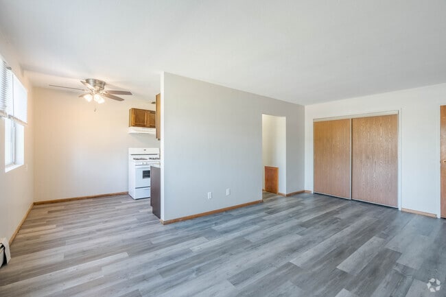 2BR,1BA - 724SF - Living Room - Portland Terrace