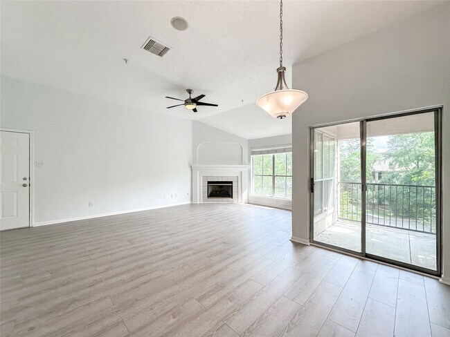 Photo - 8051 Bay Branch Dr Unidad 131