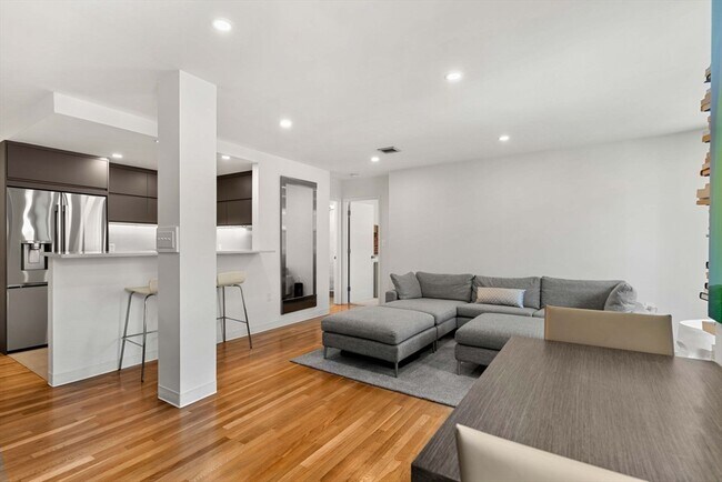 Photo - 84 Gainsborough St Unidad 303W