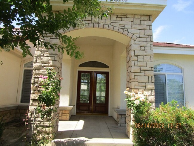 Photo - Seven Oaks Grand Island