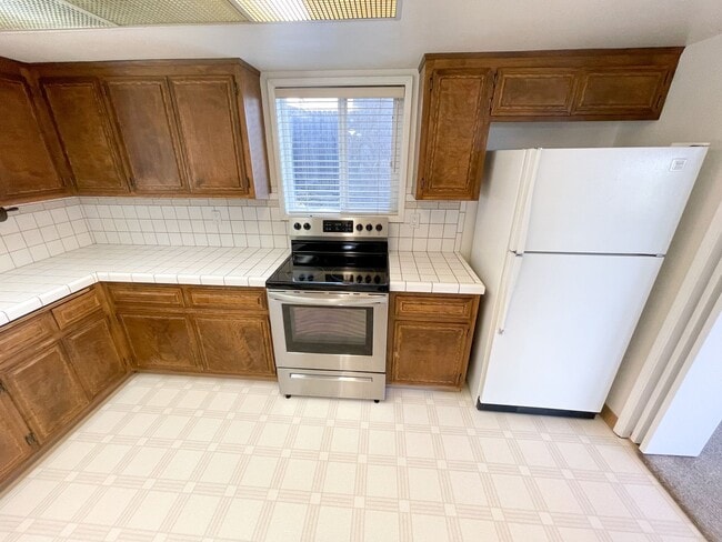 Photo - 3 Bedroom, 2 bath Spacious home in Moyina ...