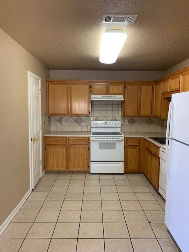Photo - 3 Bedroom / 2 Bath Duplex – Clear Creek Area – Killeen, TX