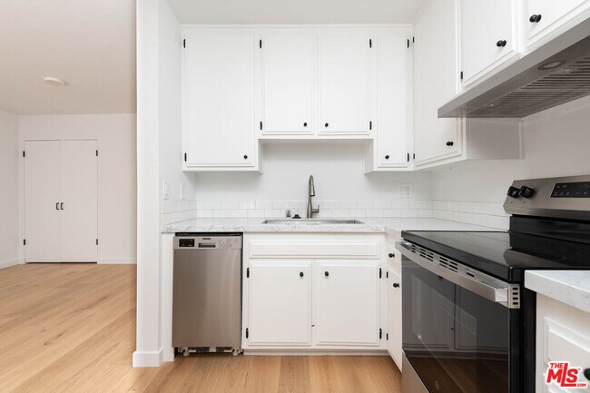 Photo - 5935 Chula Vista Way Unidad 103