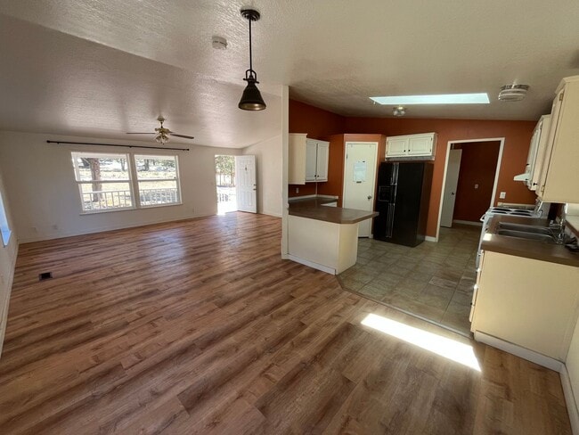 Photo - Country 3-bdr/2-bath with huge yard in Crooked River Ranch!