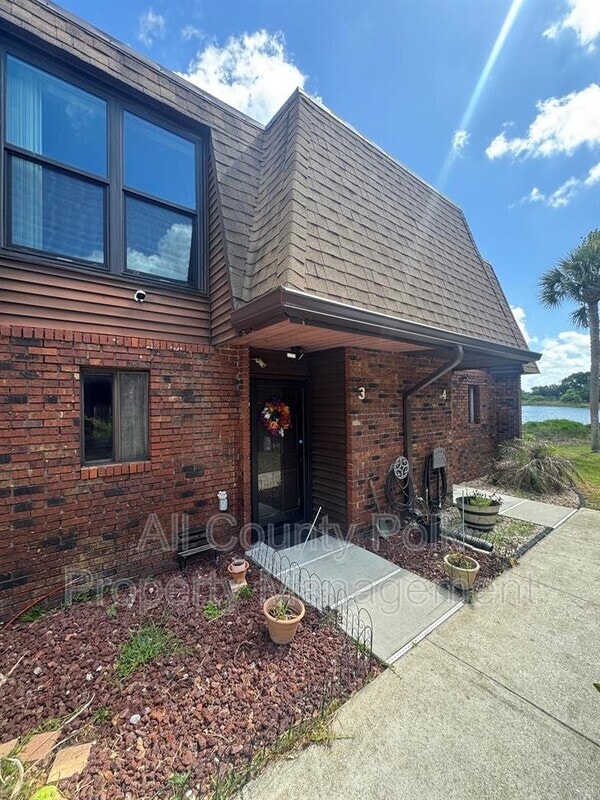 Building Photo - 1836 N Crystal Lake Dr