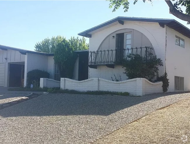 Building Photo - 2200 Cleopatra Pl NE Rental