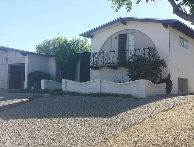 Photo - 2200 Cleopatra Pl NE House