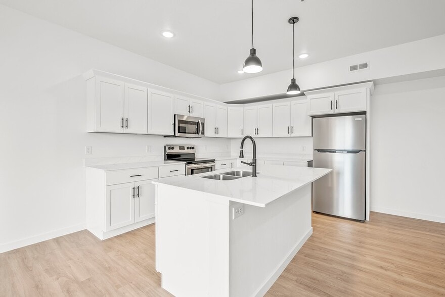 2 BR/ 2 1/2 BA