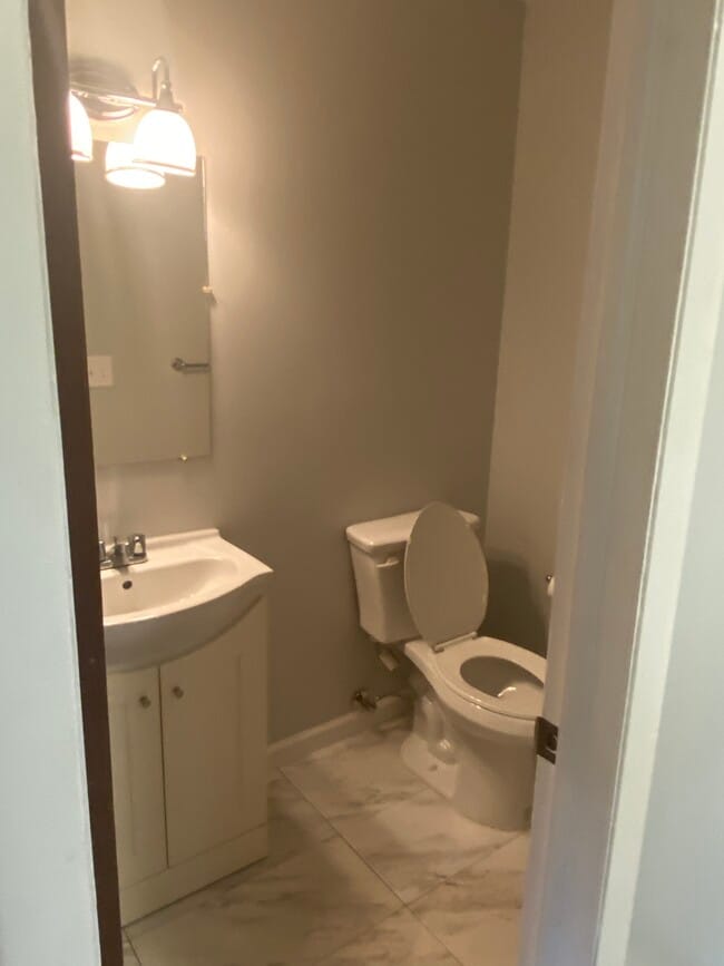 219 W Elm St