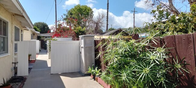 Photo - 2026 259th Pl Unidad 2026 1/2