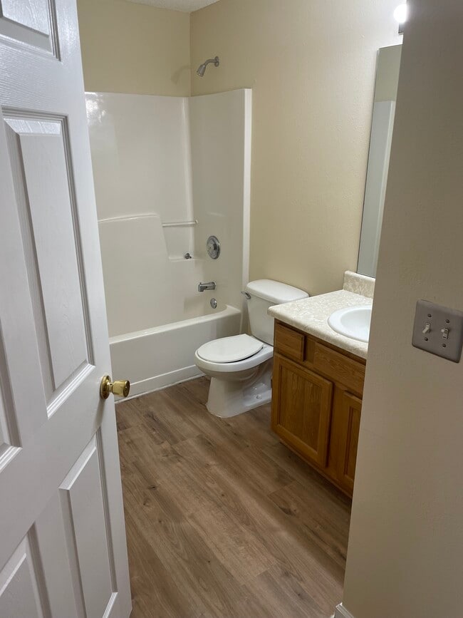 Photo - 400 Eisenhower Dr