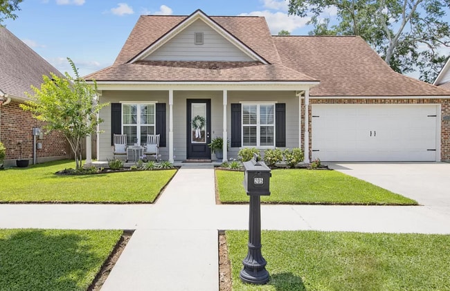 205 Oak Path Dr