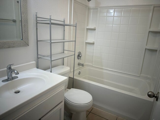 Photo - 3 Bedroom 2 Bedroom READY NOW!