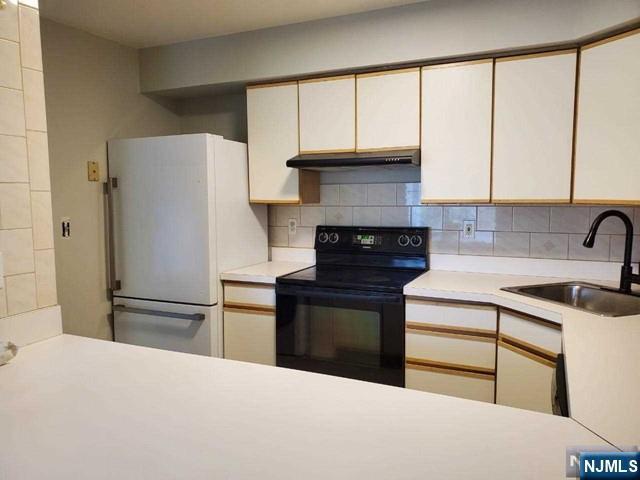 Photo - 523 Windsor Dr
