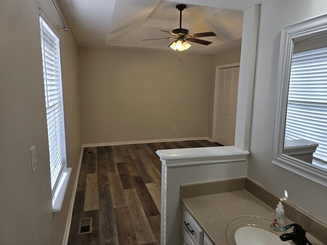 Photo - 6811 Orchard St