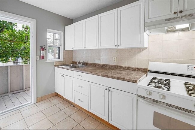 126 Sumner Ave Unit 12