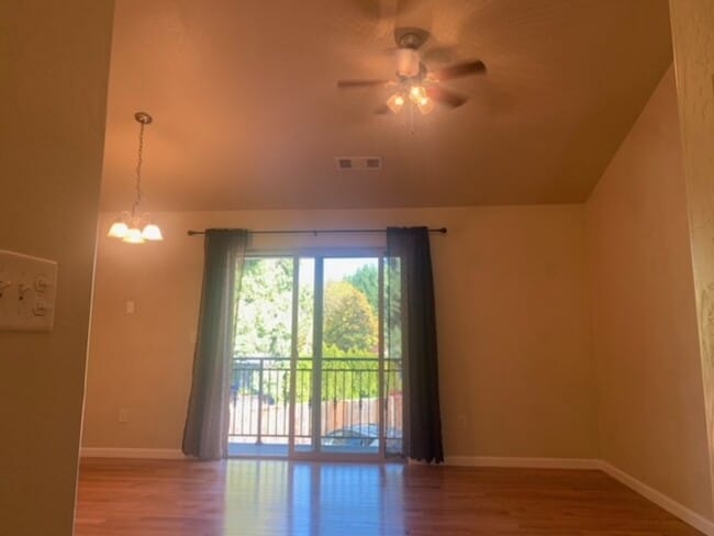 Photo - 205 Classick Dr