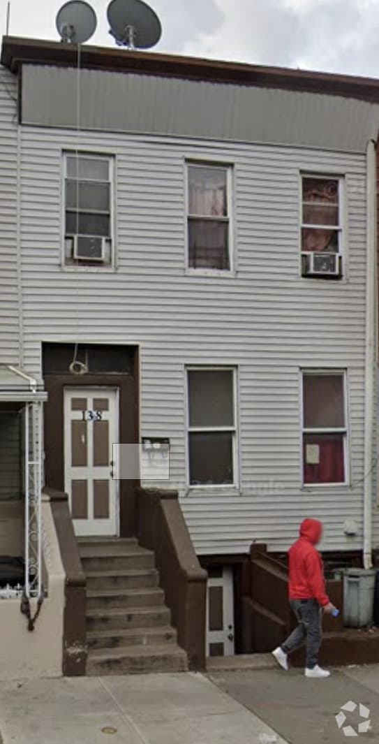 Building Photo - 138 9th St Unit Roommate Rental