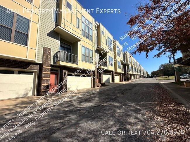 Charming 2BR/2.5BA Townhouse in Charlotte! - Charming 2BR/2.5BA Townhouse in Charlotte!