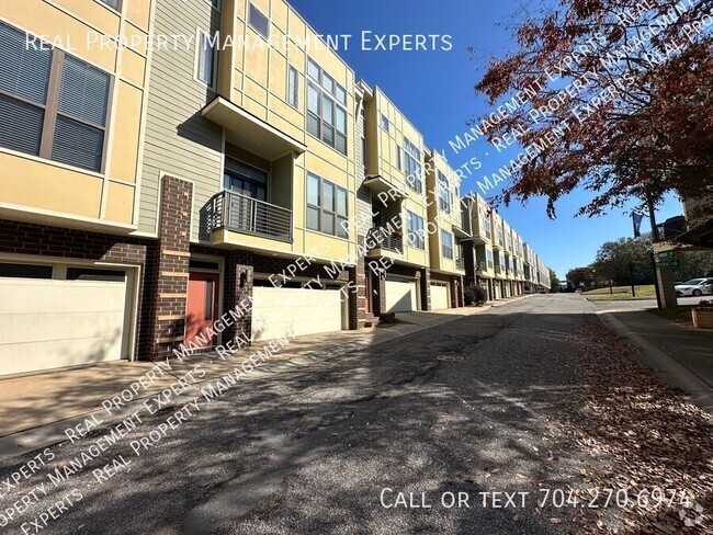 Building Photo - Charming 2BR/2.5BA Townhouse in Charlotte!