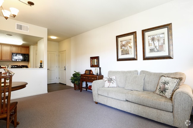1BR,1BA 641SQ