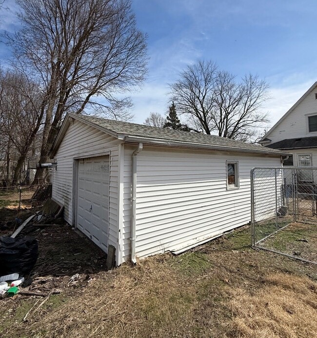 Photo - 2020 E Main St