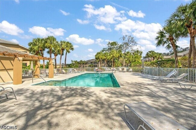 Building Photo - 12171 Summergate Cir Unit 102