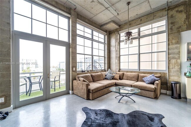 Photo - 444 NW 1st Ave Unidad 405