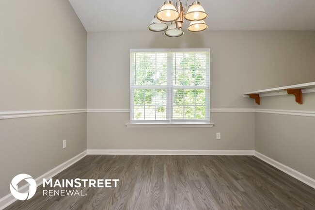 Photo - 1424 Buckingham Pl